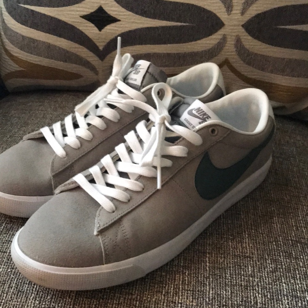 Men’s size 11 Nike sport shoes